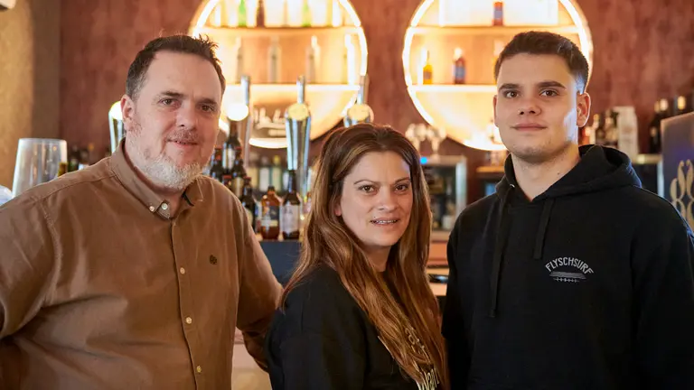 Marcelo Fernández, Analia Valdivia y Valentin Fernámdez, los responsables de La Loli Gastrobar. IRANZU LARRASOAÑA