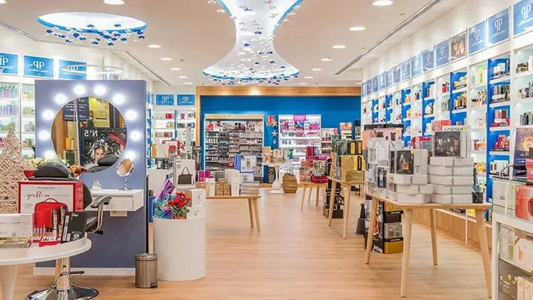 Imagen del interior de una tienda de Paco Perfumerías. PACO PERFUMERÍAS