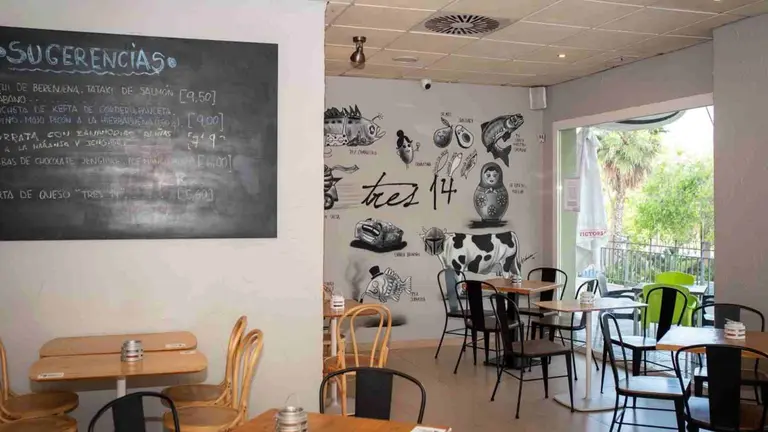 Interior del bar Tres14 tapas&café. FACEBOOK