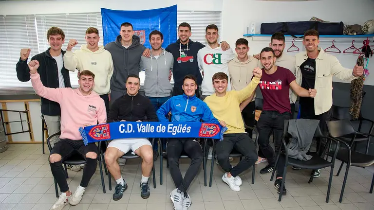 Varios jugadores del Valle de Eg&uuml;&eacute;s antes de conocer que se enfrentar&aacute;n al Real Mallorca tras el sorteo de la segunda ronda de la Copa del Rey, que se ha celebrado este mi&eacute;rcoles en la Ciudad de F&uacute;tbol de la RFEF en Las Rozas (Madrid). EFE/I&ntilde;aki Porto