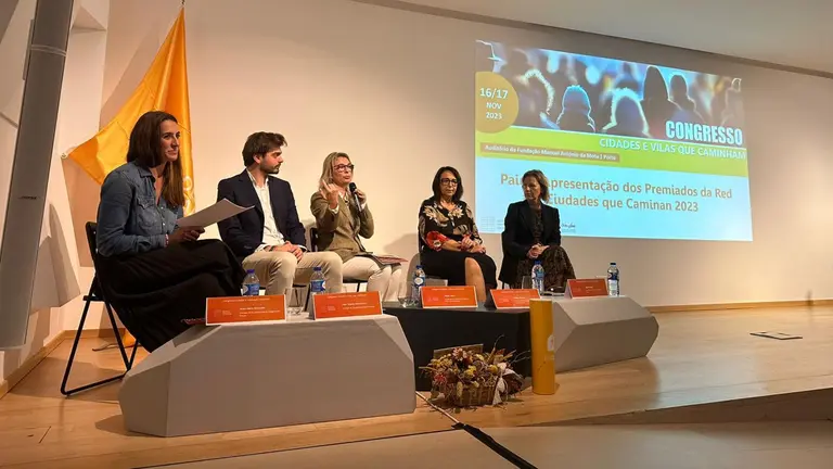 Representantes del Ayuntamiento de Pamplona en Oporto. CEDIDA
