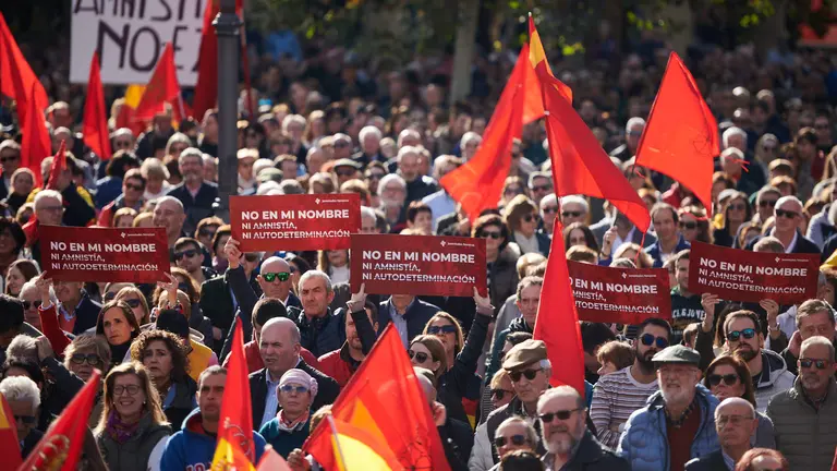 concentraci&oacute;n convocada por Sociedad Civil, Pompaelo y Doble 12 bajo el lema 'Por la libertad, la unidad y la igualdad. No en mi nombre: ni amnist&iacute;a, ni autodeterminaci&oacute;n'. PABLO LASAOSA
