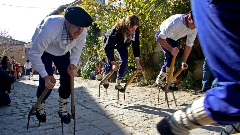 Imagen de archivo de una carrera de layas en Artajona. JAVIER ZUBIRI / AYUNTAMIENTO DE ARTAJONA