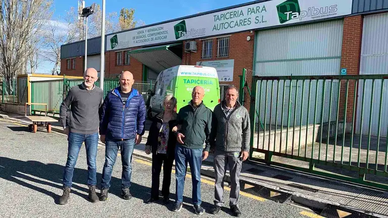 Daniel Blanco, Sergio Blanco, Juani Astiz, Miguel Blanco y Michel Blanco en la empresa Tapib&uacute;s. Navarra.com