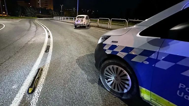 Un hombre ha chocado contra las callas de protecci&oacute;n en la avenida de Navarra de Pamplona y ha dado positivo en alcohol. POLIC&Iacute;A MUNICIPAL DE PAMPLONA