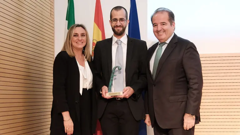 Marifr&aacute;n Carazo, alcaldesa de Granada, Juan Jos&eacute; Garc&eacute;s y Sergio Rodr&iacute;guez, presidente Fundaci&oacute;n Pfizer. CL&Iacute;NICA UNIVERSIDAD DE NAVARRA