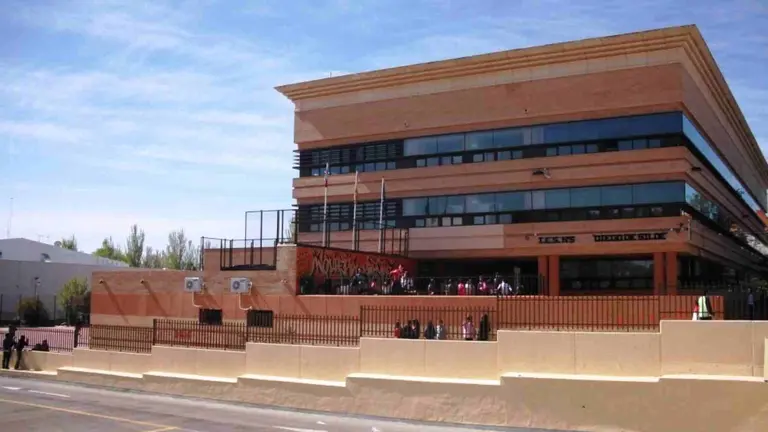 IES Diego de Silo&eacute; del que era alumno el joven fallecido. EDUCACI&Oacute;N JCCM