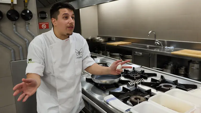 Premio al Toro m&aacute;s jugoso de la Feria del Toro 2023 de la sociedad Gazteluleku, este a&ntilde;o cocinado por Aaron Ortiz, reciente estrella Michelin, del Restaurante Kabo de Pamplona. I&Ntilde;IGO ALZUGARAY