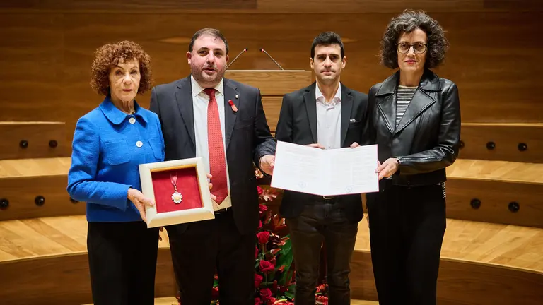 Acto de entrega de la Medalla del Parlamento de Navarra al deporte femenino. La Medalla se ha concedido a la Federaci&oacute;n Navarra de Taekwondo y una representante de la Asociaci&oacute;n T&eacute;cnica del Deporte Municipal en Navarra. PABLO LASAOSA