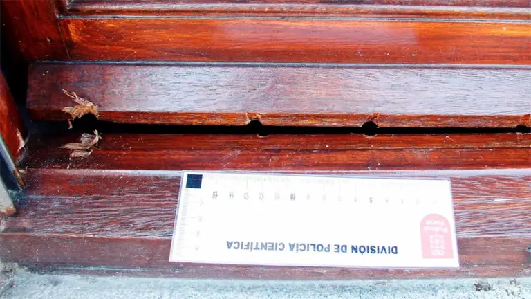 Acceso a vivienda por apalancamiento de puerta. POLIC&Iacute;A FORAL