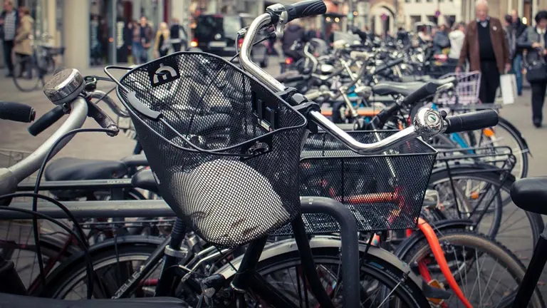 Varias bicicletas aparcadas. ARCHIVO