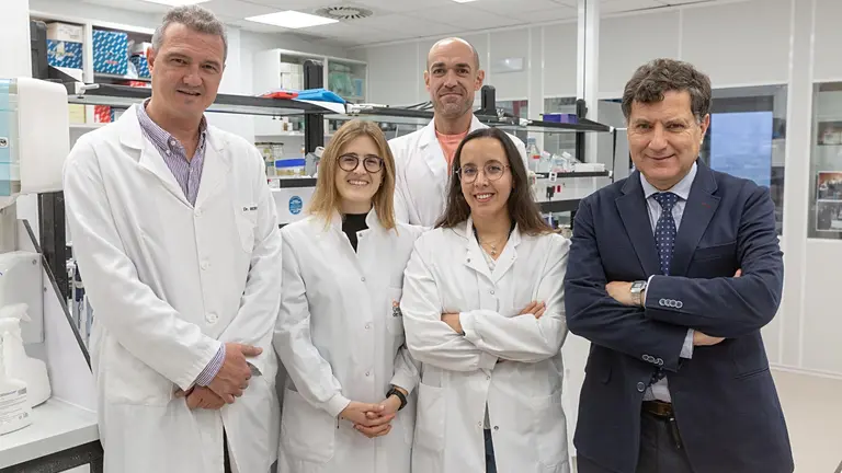 De izquierda a derecha Pedro Berraondo, Leire Arrizabalaga, Fernando Aranda, &Aacute;ngela Bella e Ignacio Melero, investigadores del Cima Universidad de Navarra. CEDIDA