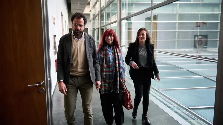 Maite Nosti, de VOX, en su llegada a la Mesa y Junta de Portavoces. PABLO LASAOSA