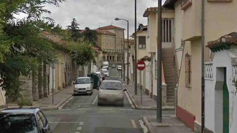 Calle Mar&iacute;a Auxiliadora en el barrio de la Chantrea de Pamplona. GOOGLEMAPS