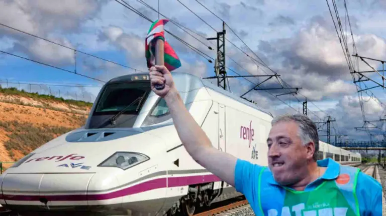 Fotomontaje de Joseba Asir&oacute;n ante un tren de alta velocidad.