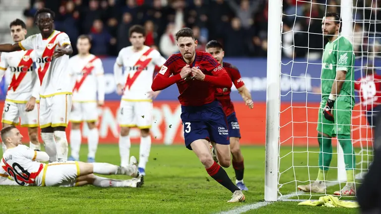 Ra&uacute;l Garc&iacute;a celebra el gol marcado al Rayo vallecano en El Sadar. CA Osasuna.