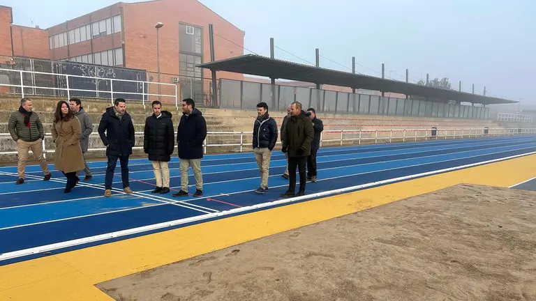 Tudela estrena su renovada pista de atletismo Nelson Mandela. AYUNTAMIENTO DE TUDELA