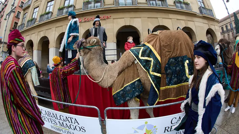 Paseo de camellos de los Reyes Magos en la Plaza del Castillo. I&Ntilde;IGO ALZUGARAY