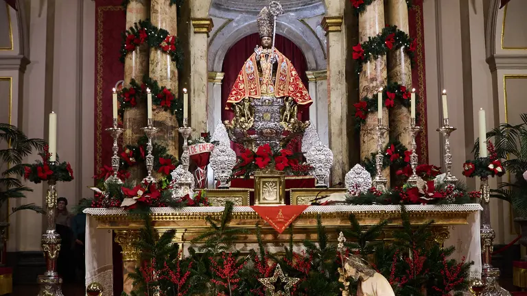Primera misa de la Escalera de San Ferm&iacute;n en la que se ha homenajeado a la Asociaci&oacute;n de Belenistas de Pamplona con motivo de los 800 a&ntilde;os de la construcci&oacute;n del primer bel&eacute;n por Fco de As&iacute;s. I&Ntilde;IGO ALZUGARAY