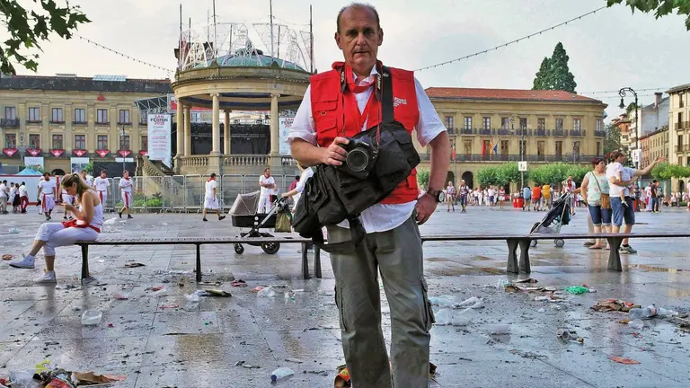 Carlos Calleja, en una imagen tomada por su hermano Pachi durante unos Sanfermines en la plaza del Castillo de Pamplona.