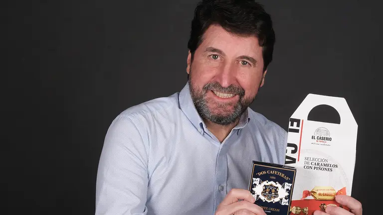 El director general de El Caser&iacute;o, Ram&oacute;n San Mart&iacute;n, con productor de Dos Cafetera y La Cafetera. CEDIDA