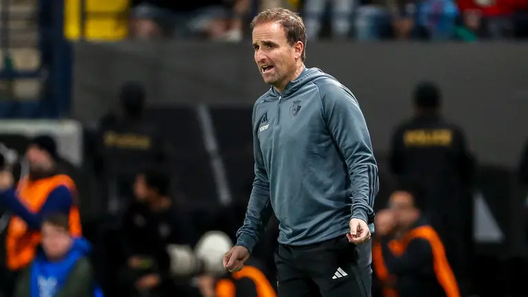 El entrenador de Osasuna, Jagoba Arrasate, durante la segunda semifinal de la Supercopa de Espa&ntilde;a que FC Barcelona y CA Osasuna disputan este jueves en el estadio Al-Awwal Park de Riad, en Arabia Saud&iacute;. EFE/Juan Carlos C&aacute;rdenas