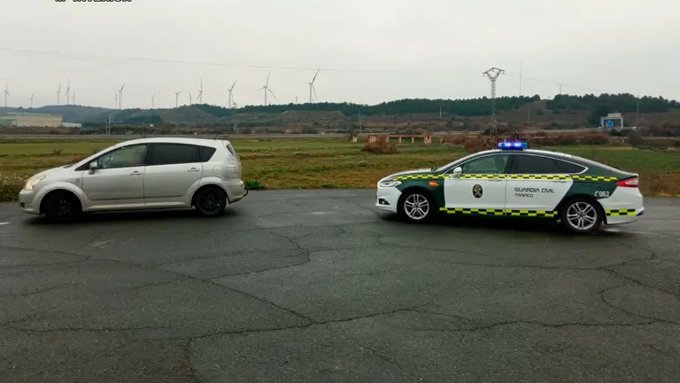 La Guardia Civil intercepta en La Rioja a un navarro conduciendo muy r&aacute;pido. GUARDIA CIVIL