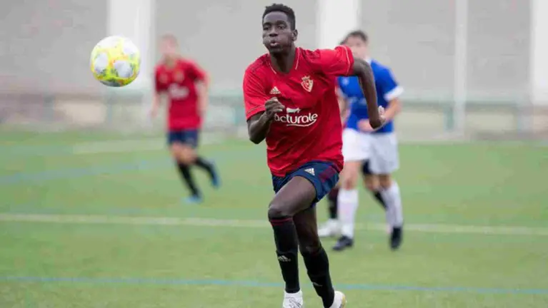 Adama Boiro en un partido del Juvenil de Divisi&oacute;n de Honor de Osasuna. OSASUNA