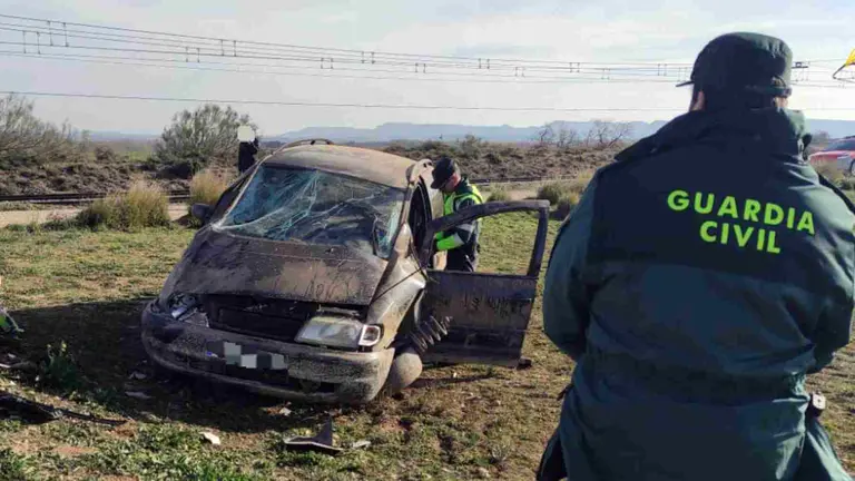 Veh&iacute;culo en el que viajaba la v&iacute;ctima mortal del accidente. GUARDIA CIVIL