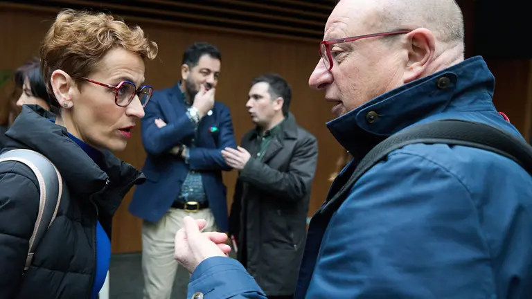 Mar&iacute;a Chivite y Carlos Gimeno en el Pleno del Parlamento de Navarra. I&Ntilde;IGO ALZUGARAY