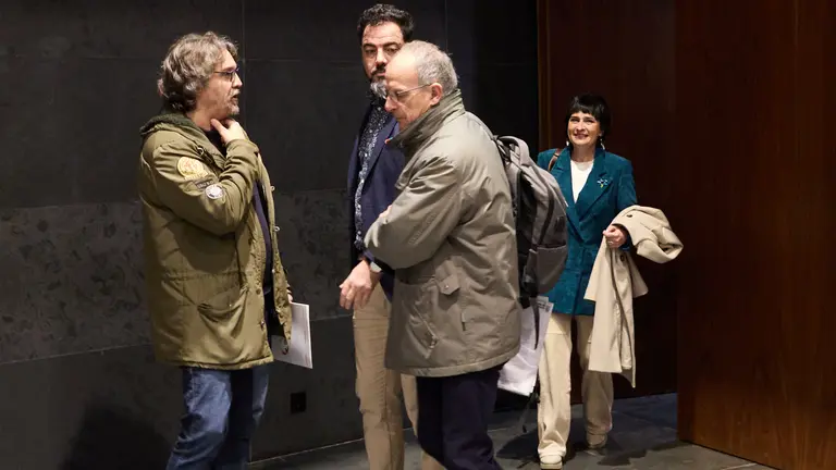 Daniel L&oacute;pez, Ram&oacute;n Alz&oacute;rriz, Adolfo Araiz y Laura Anzal en el Pleno del Parlamento de Navarra. I&Ntilde;IGO ALZUGARAY