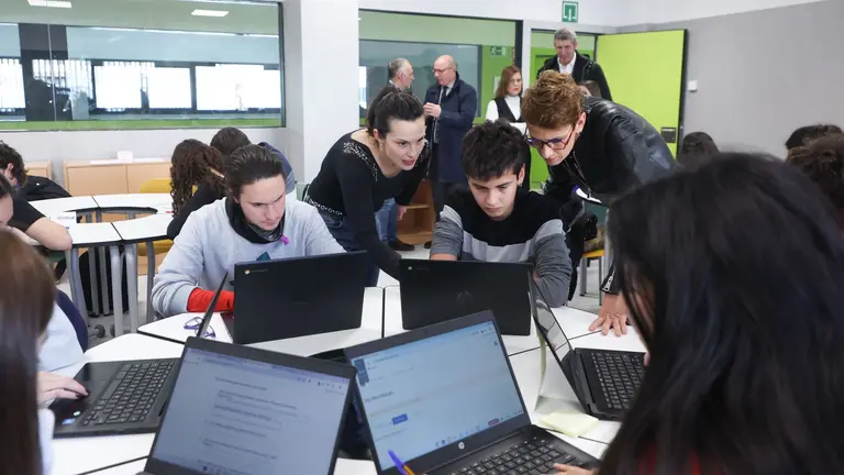 Imagen de un grupo de alumnos en el instituto de Sarriguren. GOBIERNO DE NAVARRA