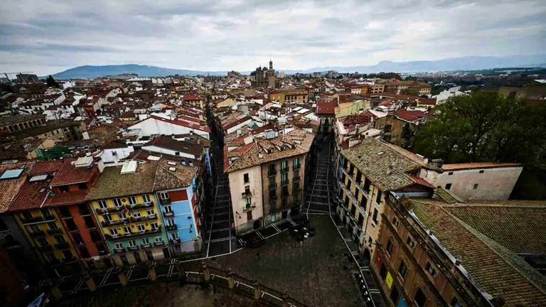 Vista a&eacute;rea del casco viejo de Pamplona. PABLO LASAOSA