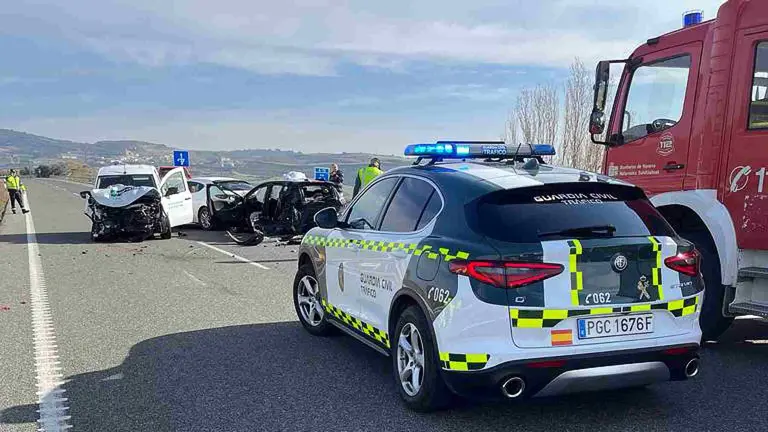 Colisi&oacute;n m&uacute;ltiple en el marco de las protestas de los agricultores. GUARDIA CIVIL