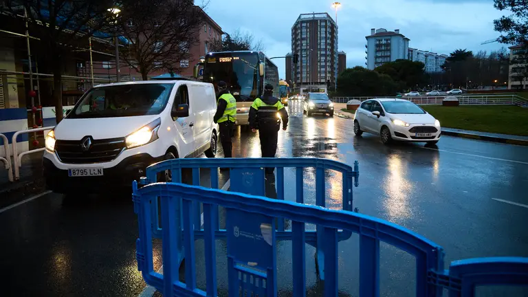 Pamplona amanece en la cuarta jornada de protestas del sector agrario con el centro de la ciudad cerrado al tráfico particular y con decenas de tractores ocupando las principales calles y plazas. IÑIGO ALZUGARAY