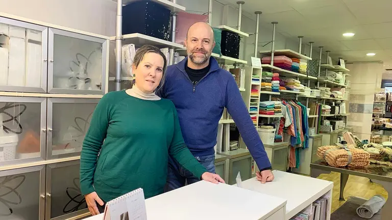El matrimonio argentino que trabaja en la tienda Gelisa de Pamplona. Navarra.com