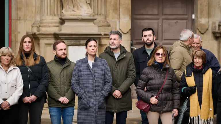 minuto de silencio convocado por UPN y PP en memoria de los guardias civiles fallecidos en Barbate con ausencia de Bildu, Geroa Bai e I-E. PABLO LASAOSA