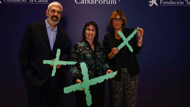 De izquierda a derecha: el director del &Aacute;rea de Cultura de la Fundaci&oacute;n &ldquo;la Caixa&rdquo;, Ignasi Mir&oacute;; la directora general adjunta de la Fundaci&oacute;n &rdquo;la Caixa&rdquo;, Elisa Dur&aacute;n, y la directora de CaixaForum+, Mireia Gubern. CEDIDA