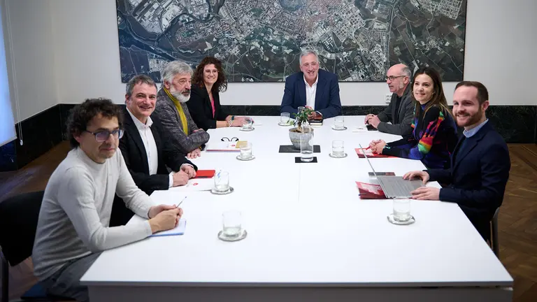 Reuni&oacute;n negociadora encaminada a aprobar los presupuestos municipales de Pamplona de 2024 con presencia de EH Bildu, Geroa Bai, PSN y Contigo Navarra. PABLO LASAOSA