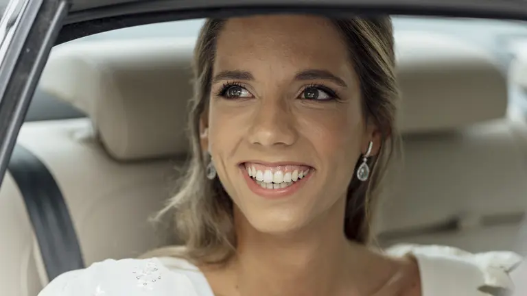 Sandra en el d&iacute;a de su boda con joyas de Bijoya. CEDIDA