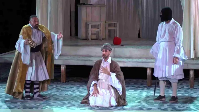 Escena de la comedia de los errores que se representar&aacute; en el Teatro Gayarre. TEATRO GAYARRE