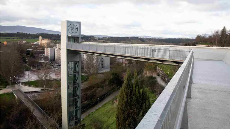 Ascensor Urbano del Grupo Urd&aacute;noz, en Echavacoiz. AYUNTAMIENTO DE PAMPLONA
