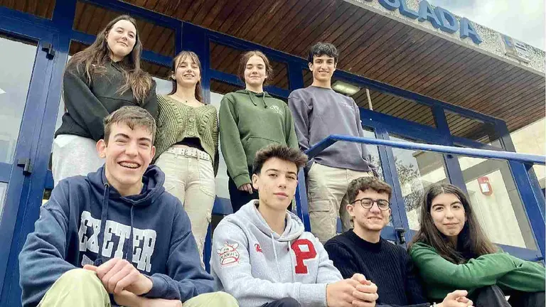 Nahia Jauregui, Anuar Egozcue, Alain Mor&aacute;n, Aidan Mor&aacute;n, Yerai Ros, Saioa Garc&iacute;a, Estela Garc&iacute;a y Lorea Valencia, alumnos de Bachillerato del Instituto Navarro Villoslada. CEDIDA