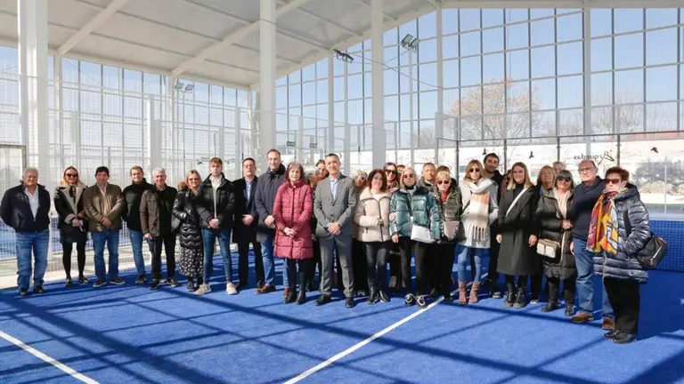 Acto de inauguraci&oacute;n de las  nuevas pistas de p&aacute;del de la localidad de Arguedas en Navarra.