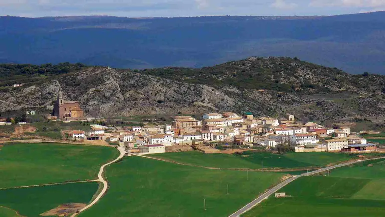 Piedramillera, a los pies de la Sierra de Lokiz. DE KETARI - WIKIPEDIA