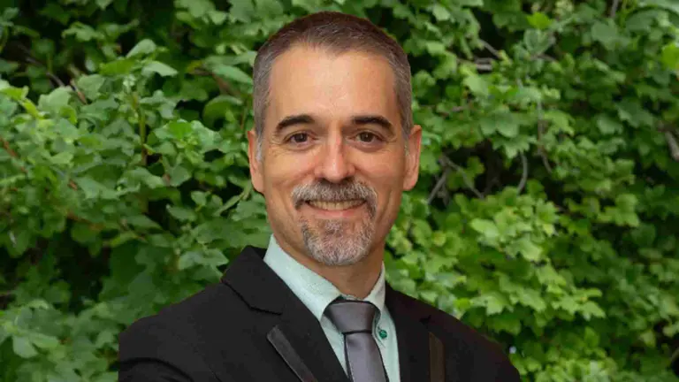 El hallazgo de Rub&eacute;n Arma&ntilde;anzas, del Instituto de Ciencia de los Datos e Inteligencia Artificial (DATAI), podr&iacute;a ayudar en el diagn&oacute;stico y pron&oacute;stico de las conmociones cerebrales. UNIVERSIDAD DE NAVARRA