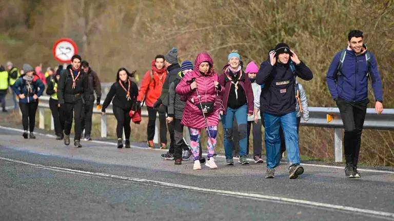 El fr&iacute;o y la lluvia no ha impedido que miles de navarros peregrinen un a&ntilde;o m&aacute;s a Javier. PABLO LASAOSA