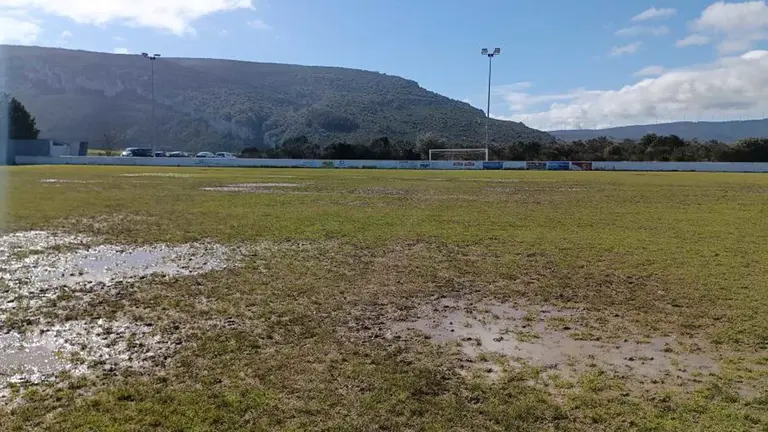 Imagen del campo de hierba del estadio 'El Lard&iacute;n' de Lumbier. PARLAMENTO DE NAVARRA