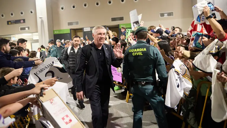 Llegada de los jugadores del Real Madrid al aeropuerto de Noain para jugar ma&ntilde;ana contra Osasuna en el estadio de El Sadar. I&Ntilde;IGO ALZUGARAY