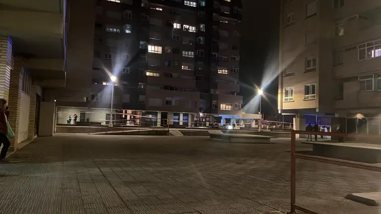 La plaza Santa Cruz de Zizur Mayor, acordonada tras el suceso.